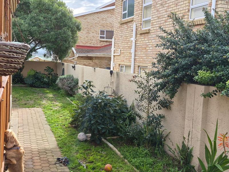 4 Bedroom Property for Sale in Hartenbos Heuwels Western Cape
